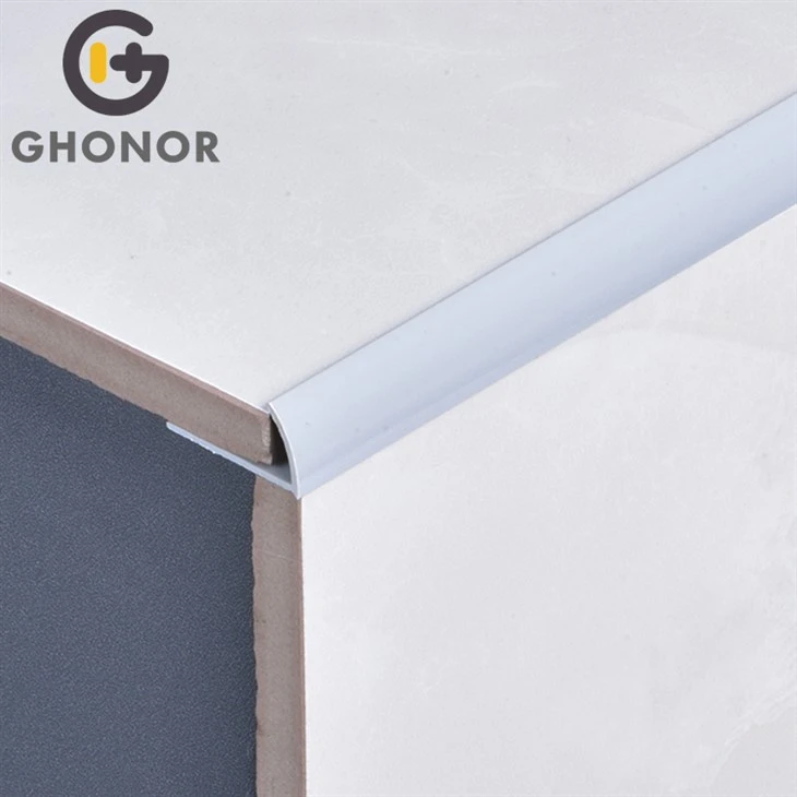 Garniture de carrelage en plastique